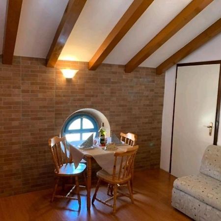 Lovely Studio Apartments Mali Raj Върсар Екстериор снимка