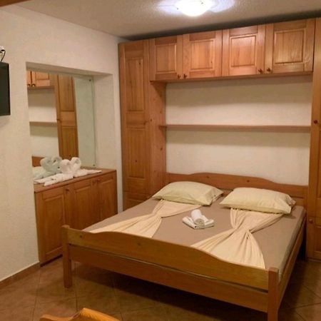 Lovely Studio Apartments Mali Raj Върсар Екстериор снимка