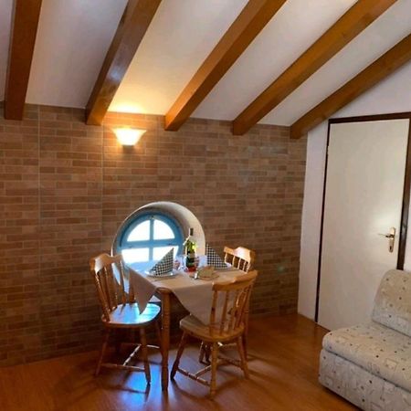 Lovely Studio Apartments Mali Raj Върсар Екстериор снимка