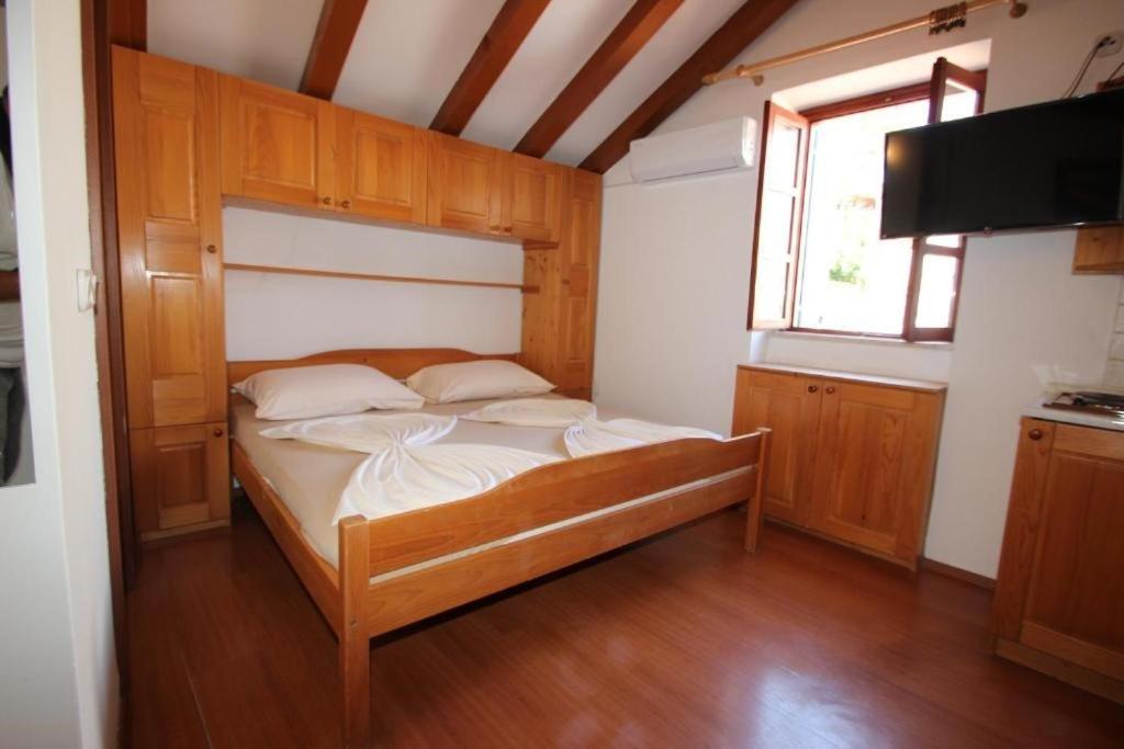 Lovely Studio Apartments Mali Raj Върсар Екстериор снимка