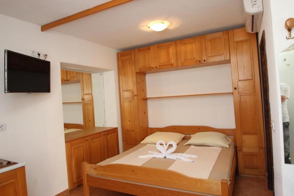 Lovely Studio Apartments Mali Raj Върсар Екстериор снимка