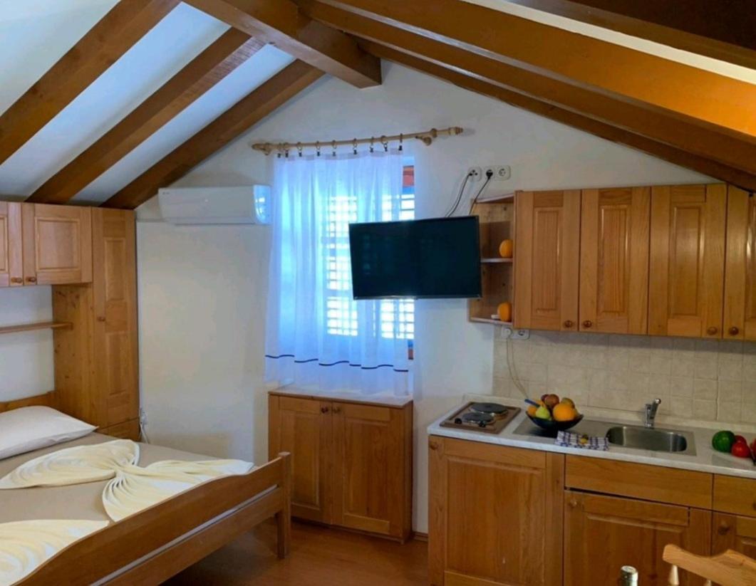 Lovely Studio Apartments Mali Raj Върсар Екстериор снимка