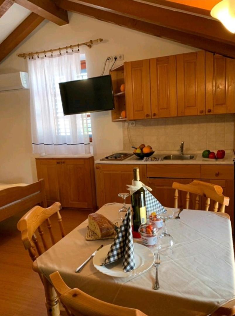 Lovely Studio Apartments Mali Raj Върсар Екстериор снимка
