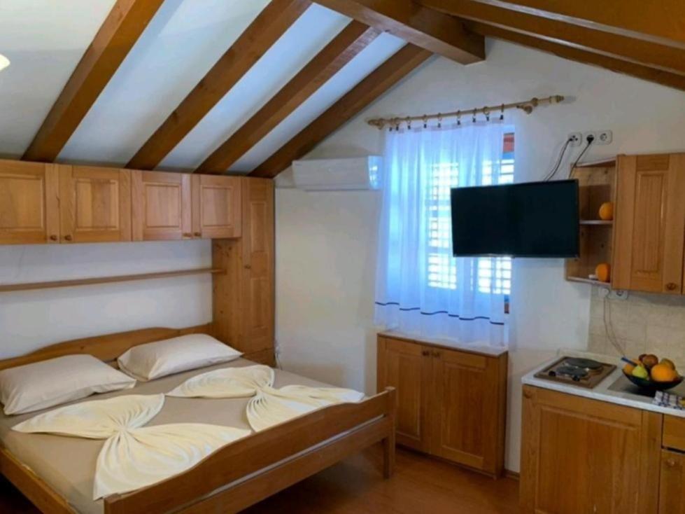 Lovely Studio Apartments Mali Raj Върсар Екстериор снимка